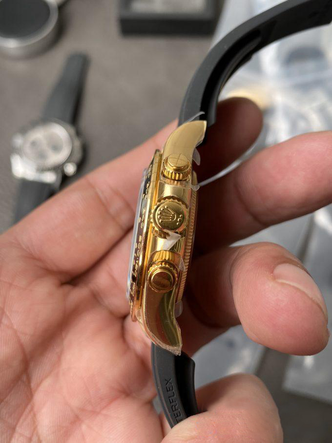 Clean Factory Watch Rolex Daytoan 126518 Yellow Gold Dial Black Ceramic Bezel Oysterflex Strap SH4131 Movement 005 Clean Factory Watch Rolex Daytoan 126518 Yellow Gold Dial Black Ceramic Bezel Oysterflex Strap SH4131 Movement 005