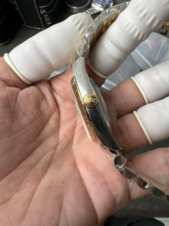 Clean Factory Rolex Datejust Wimbledon 36mm 126233 Grey Dial with Roma Markers Two Tone Yellow Gold Oystersteel Bracelet 07 Clean Factory Rolex Datejust Wimbledon 36mm 126233 Grey Dial with Roma Markers Two Tone Yellow Gold Oystersteel Bracelet 07