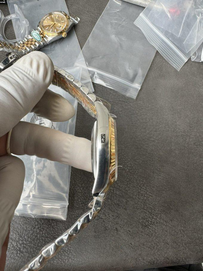 Clean Factory Rolex Datejust Wimbledon 36mm 126233 Grey Dial with Roma Markers Two Tone Yellow Gold Oystersteel Bracelet 08 Clean Factory Rolex Datejust Wimbledon 36mm 126233 Grey Dial with Roma Markers Two Tone Yellow Gold Oystersteel Bracelet 08