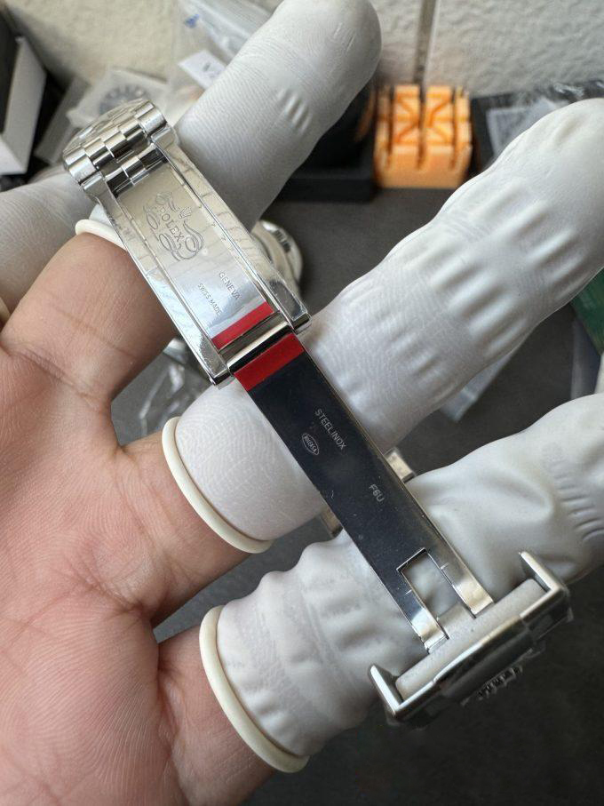 Clean Factory Datejust 36mm M126284RBR 0011 MOP Dial with Diamond Hour Markers Diamonds set Bezel 3235 Movement Jubilee Bracelet 16 Clean Factory Datejust 36mm M126284RBR 0011 MOP Dial with Diamond Hour Markers Diamonds set Bezel 3235 Movement Jubilee Bracelet 16